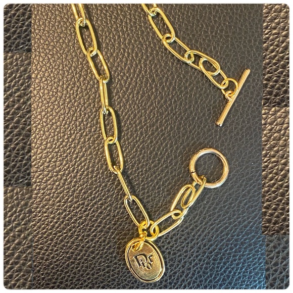 Vintage Christian Dior Charm on generic toggle chain - Picture 3 of 9
